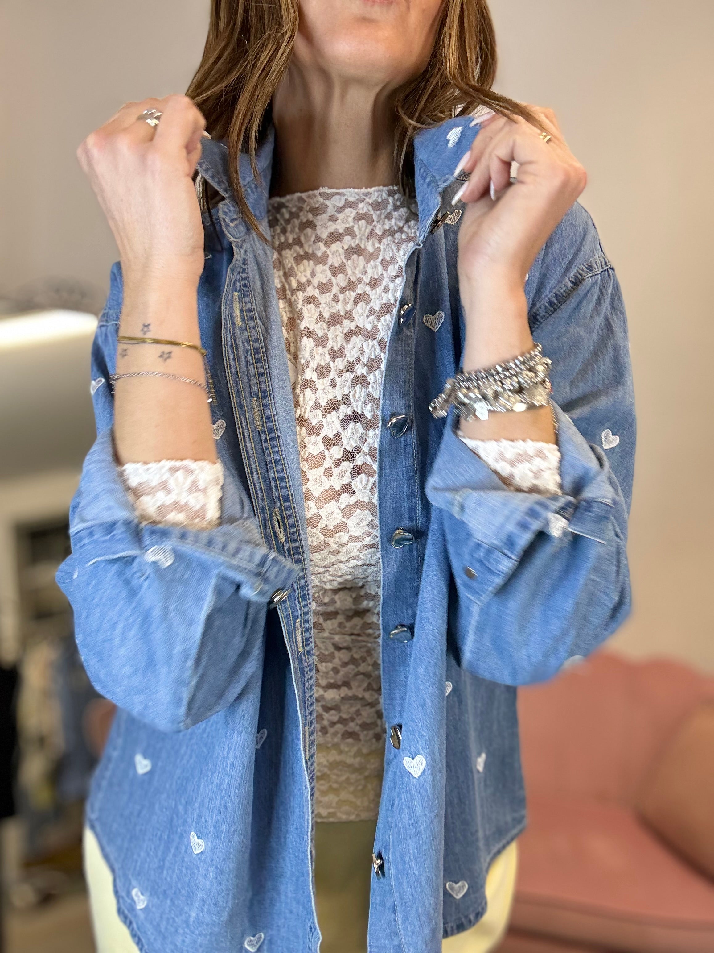 La camicia Denim coi cuoricini
