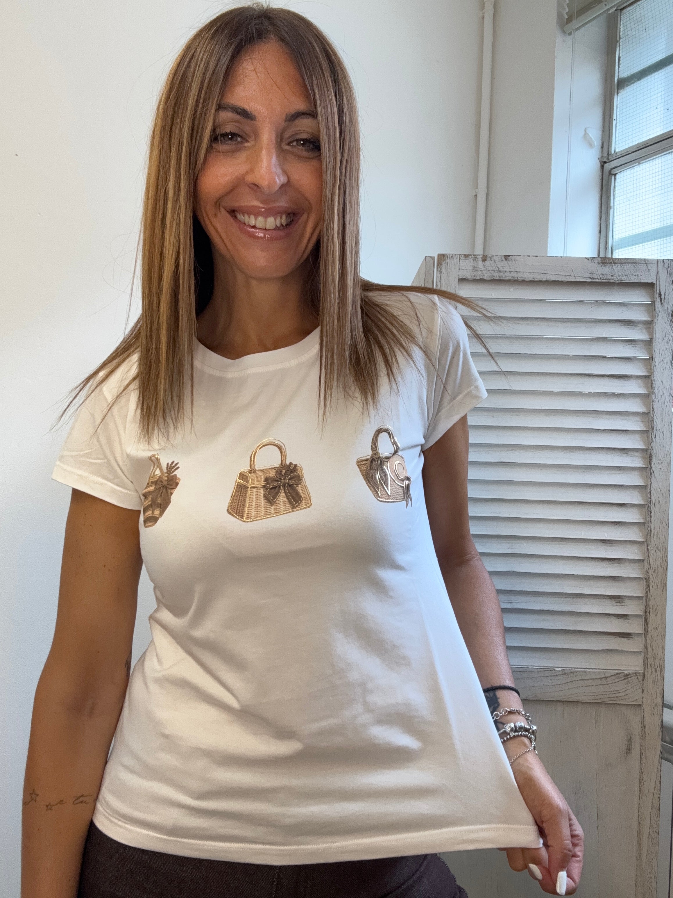 La t-shirt con le borsette