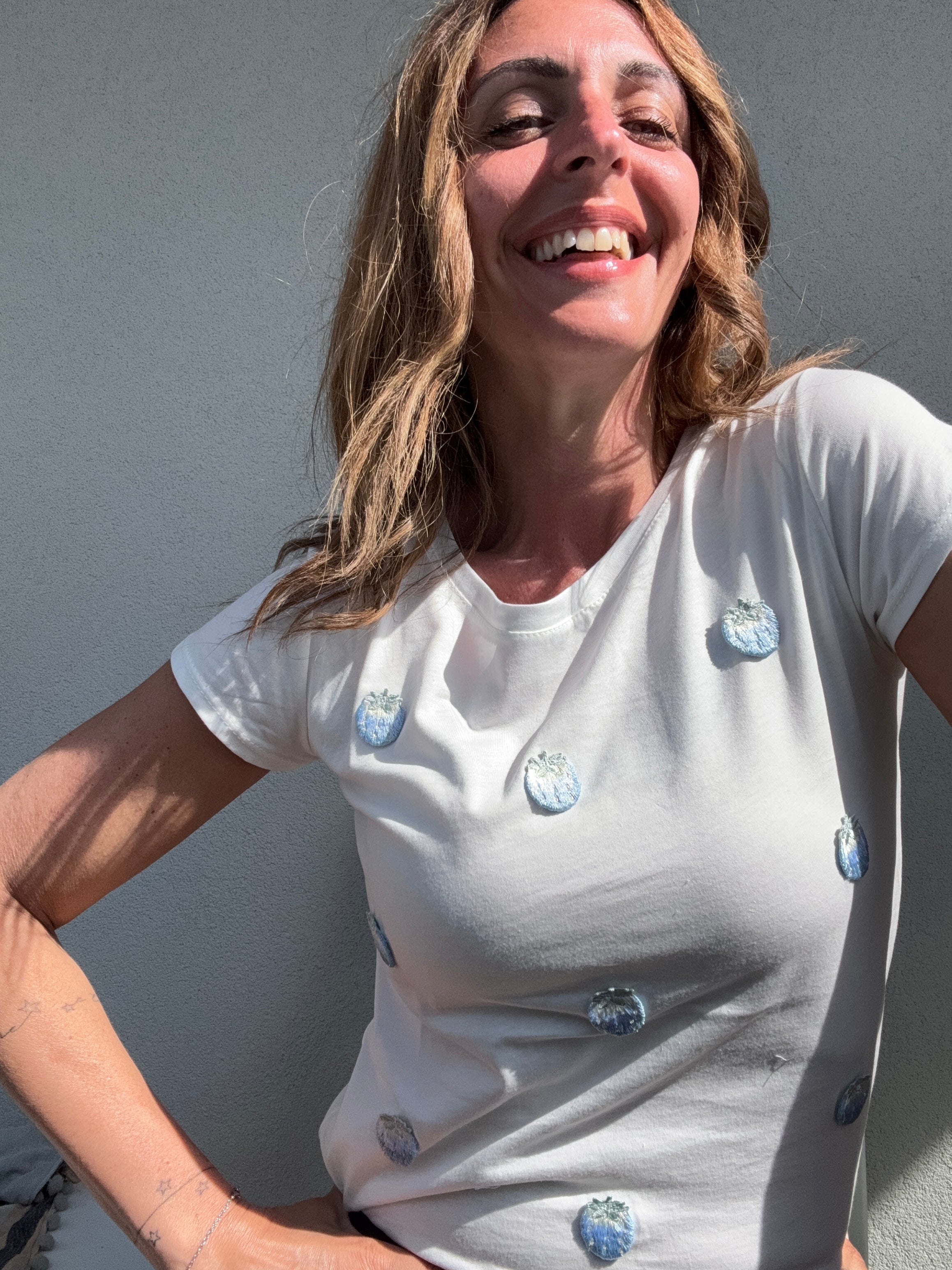 La t-shirt fragoline azzurre