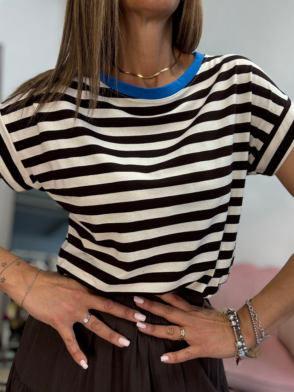 La t-shirt col colletto colorato