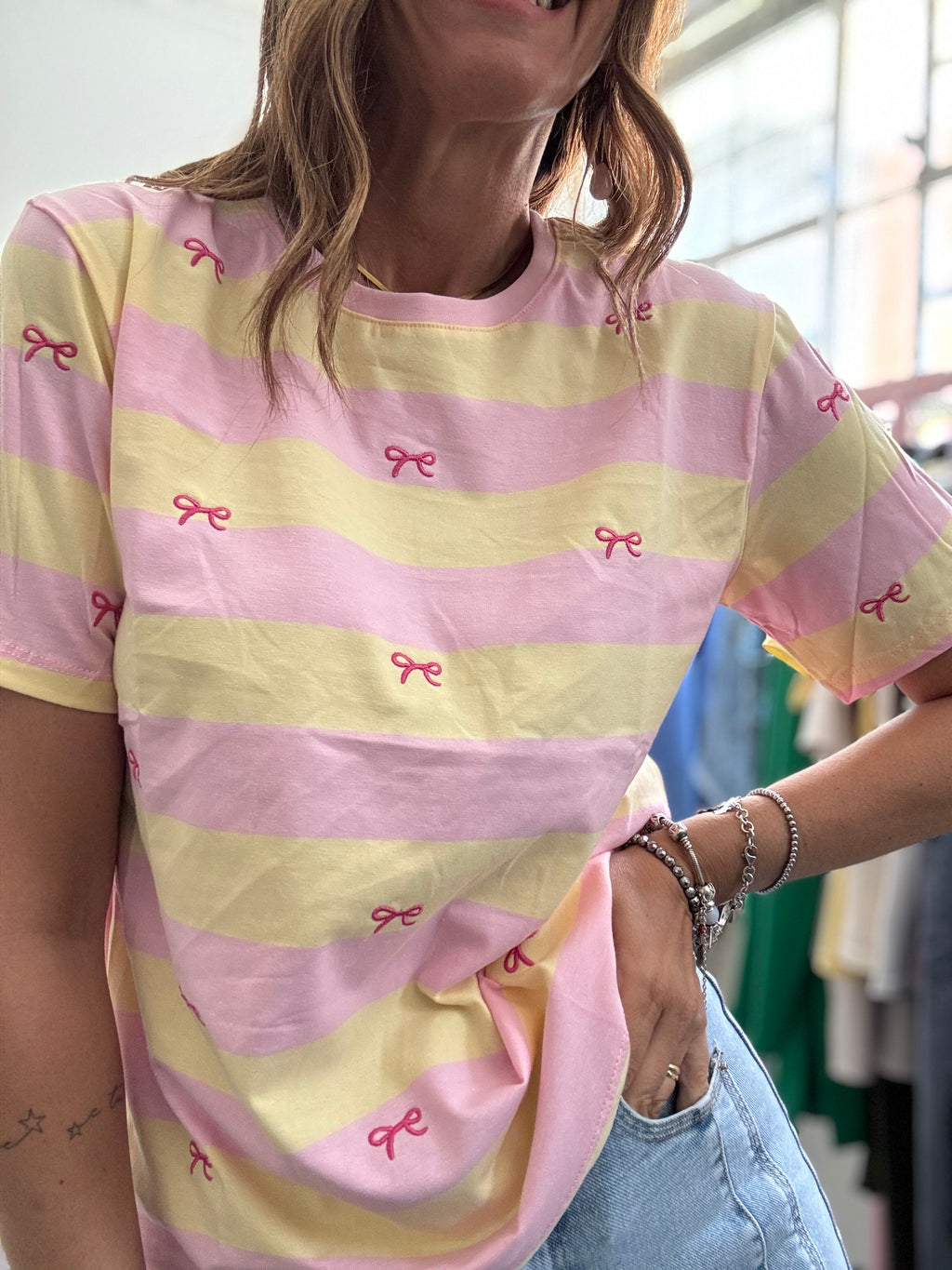 La t-shirt righe e fiocchetti