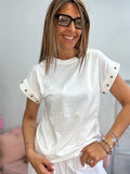 La t-shirt con le stelle sulla manica