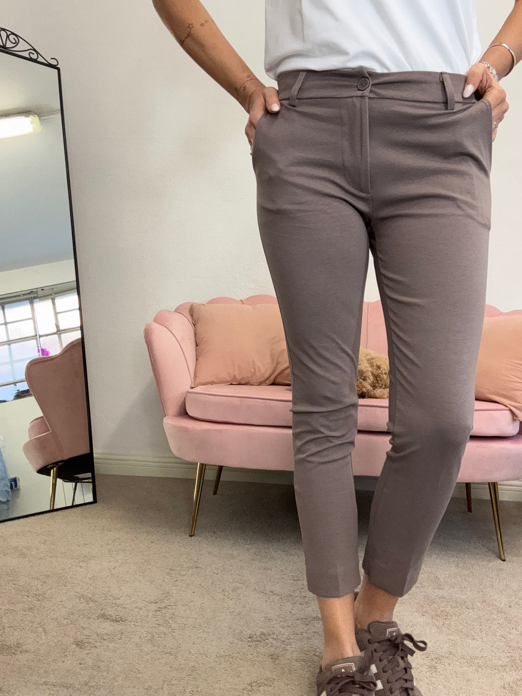 Il pantalone sigaretta punto Milano