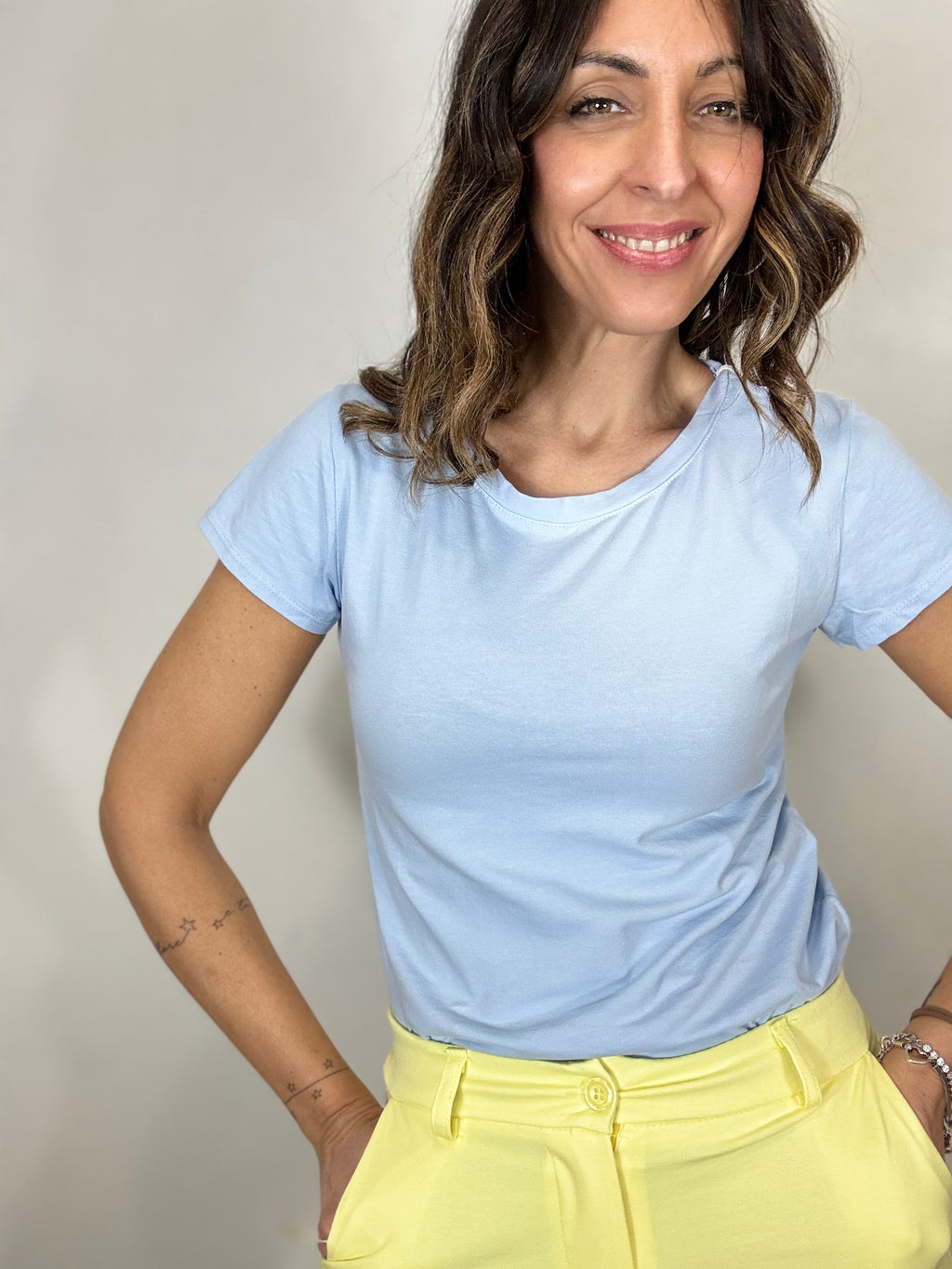 La t-shirt basica in diversi colori