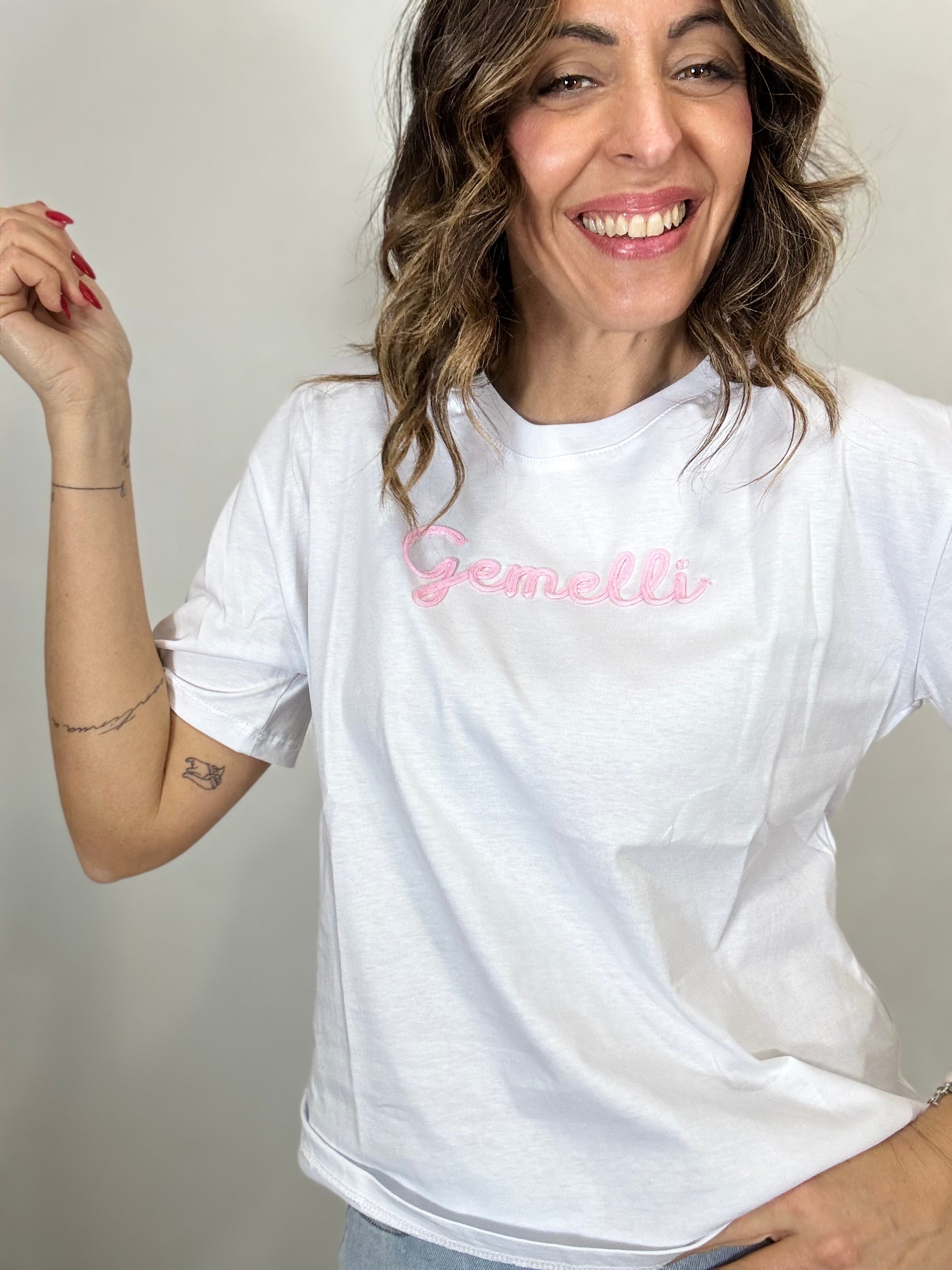 La T shirt LUMINA coi segni zodiacali
