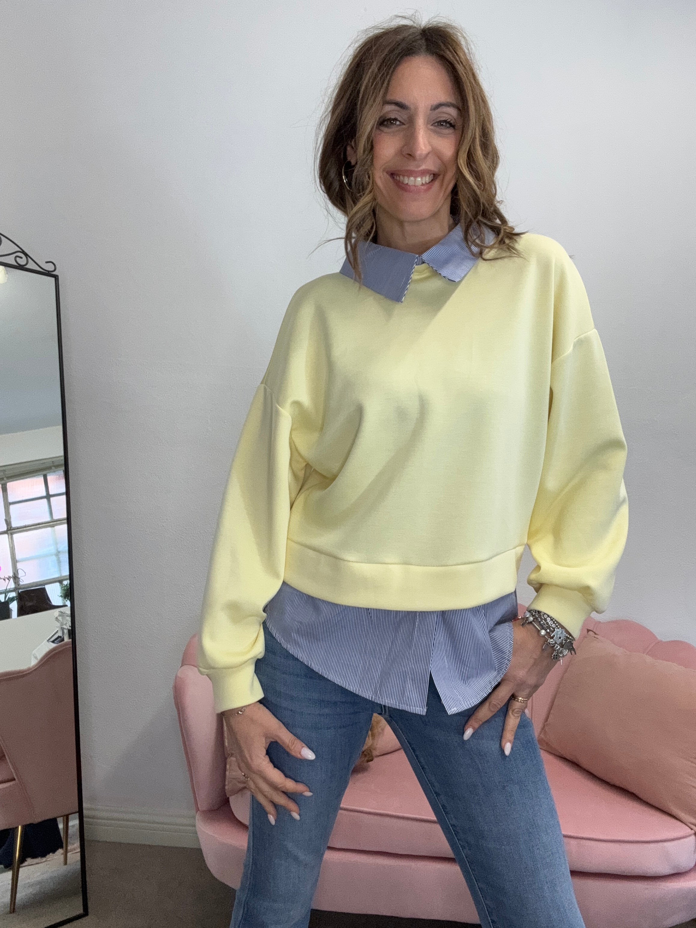 La felpa con la camicia