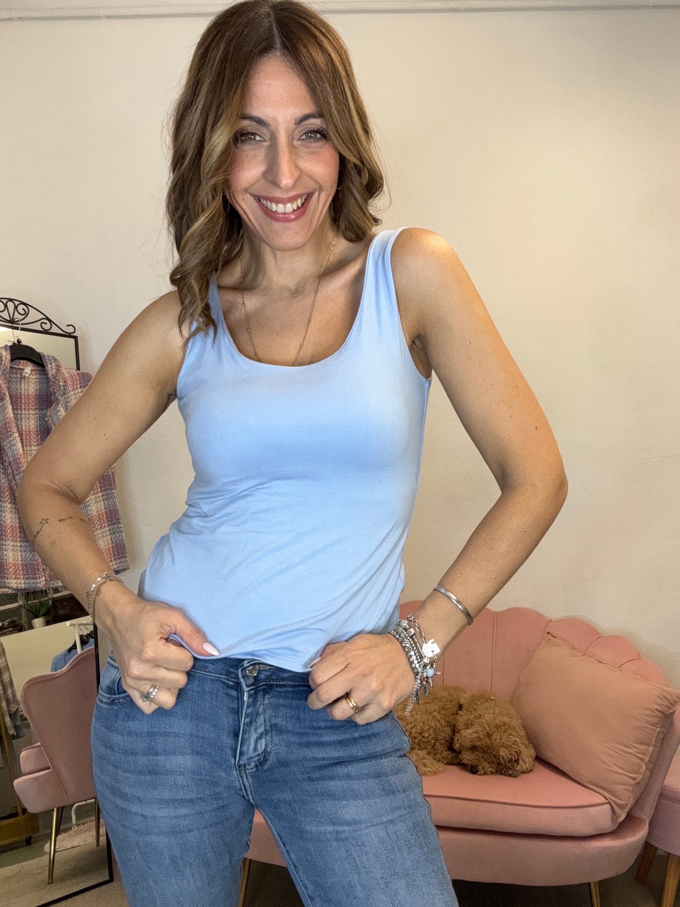 La canotta basica spalla larga