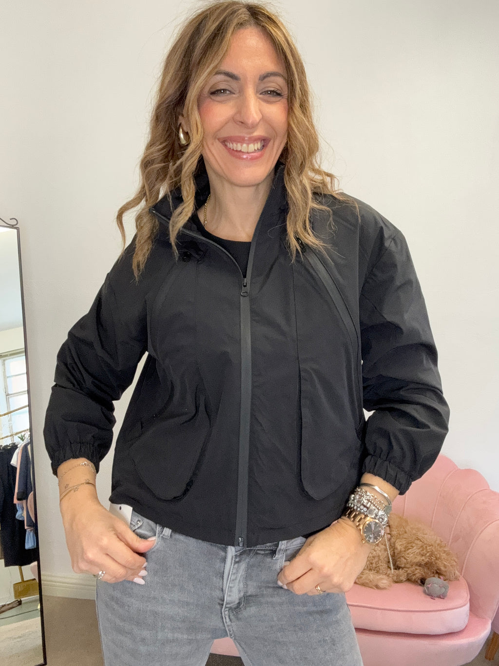 Il giacchino impermeabile con le zip