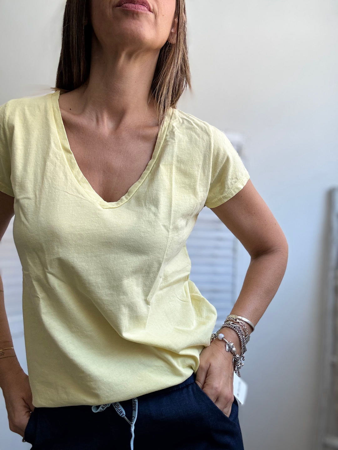 La t-shirt scollo a V