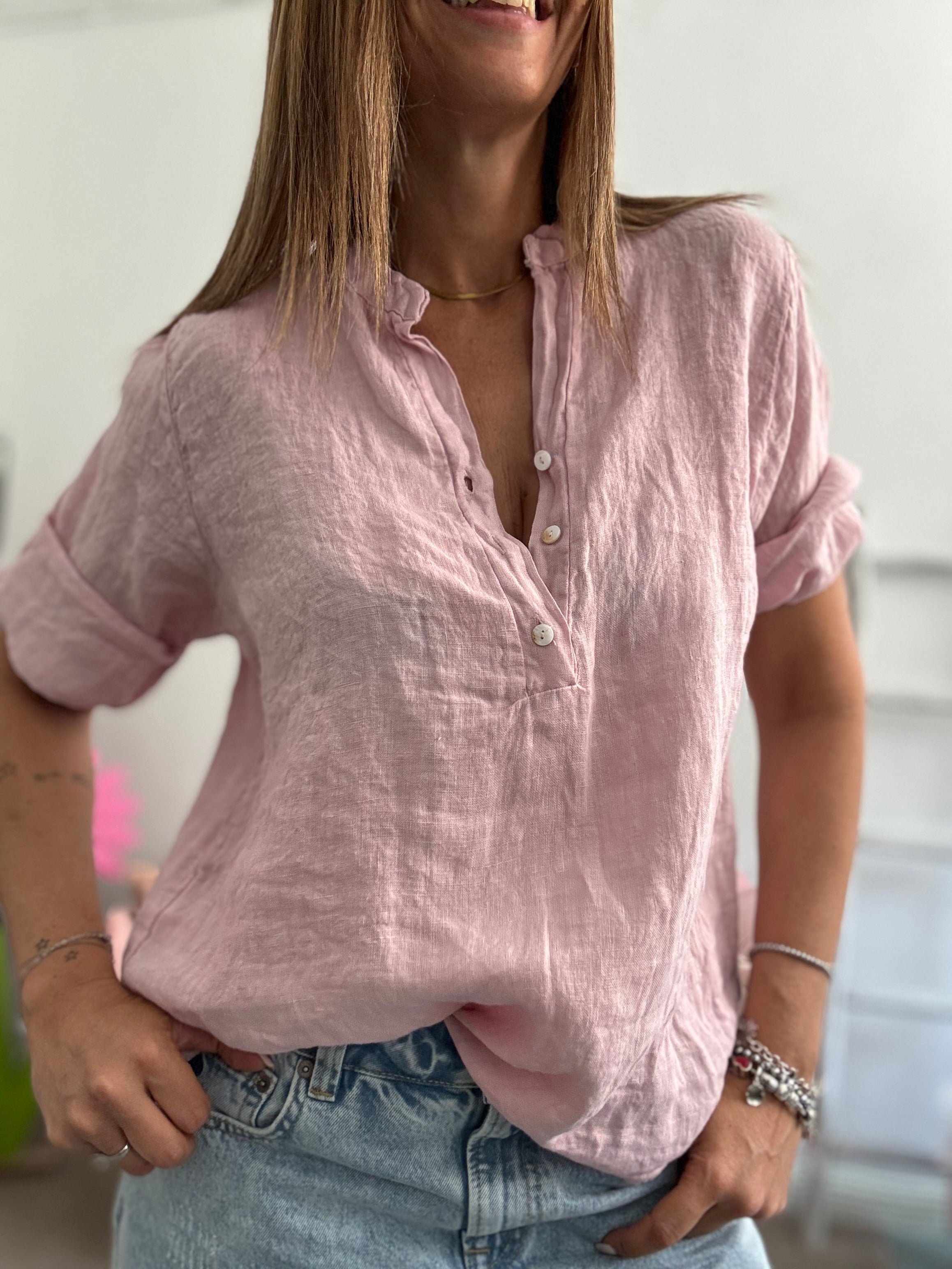 La blusa polo in lino