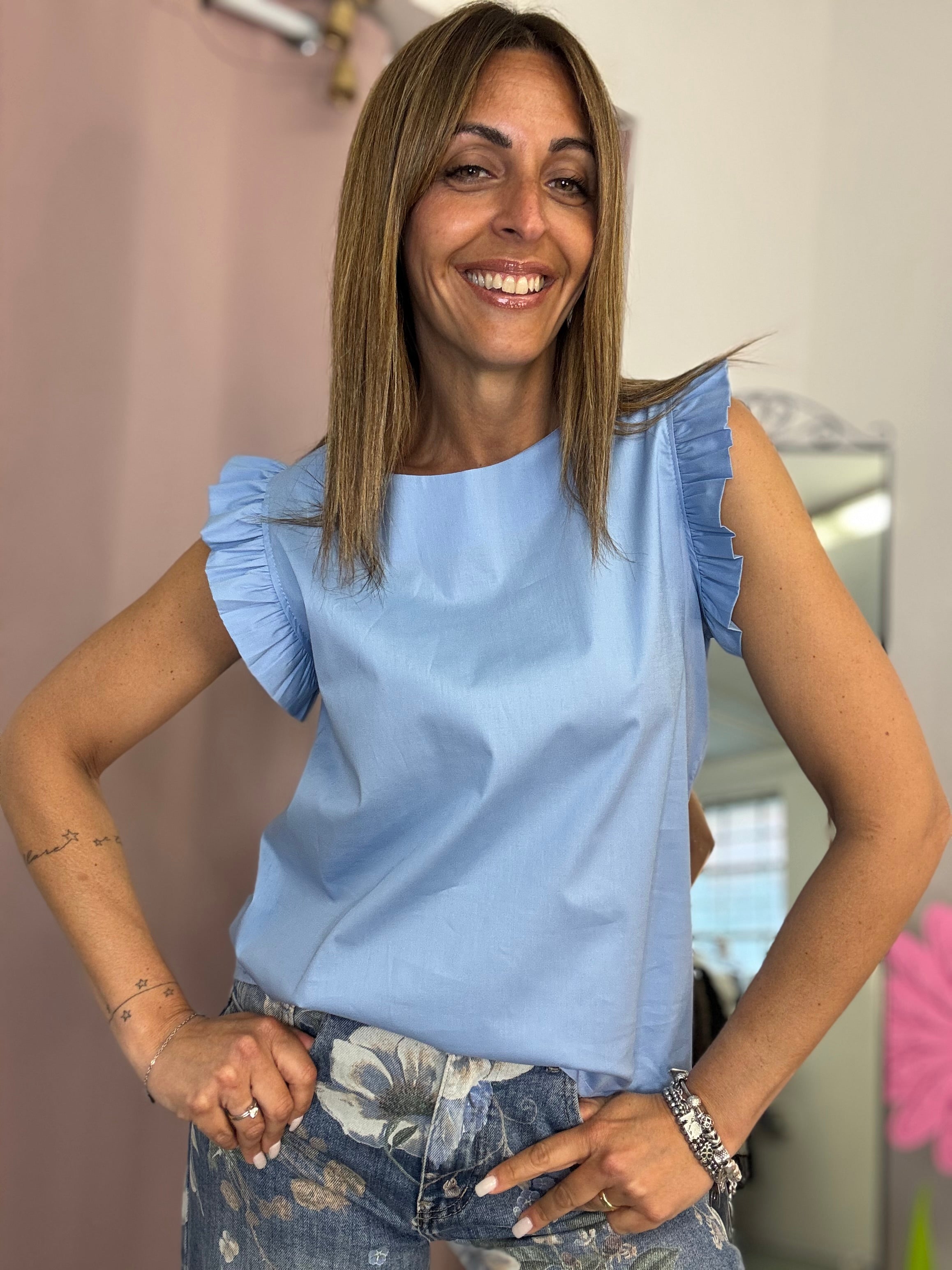 La blusa con le maniche fru fru