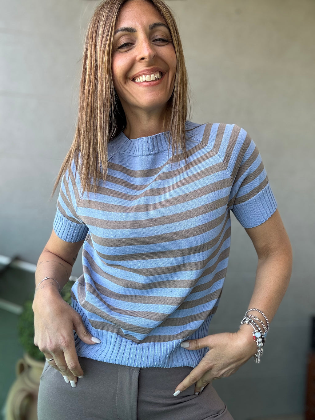 Il pull con le maniche corte