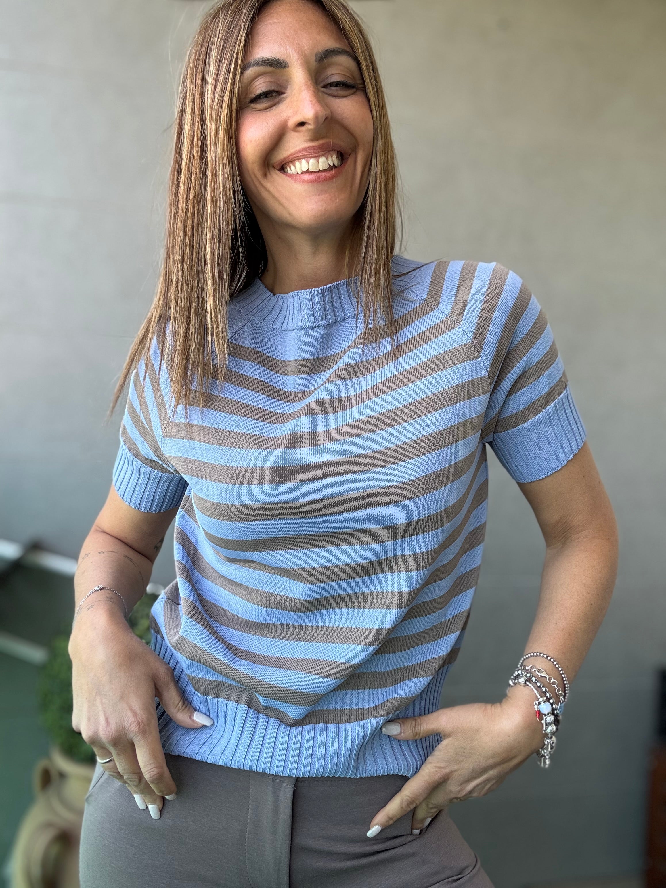 Il pull con le maniche corte