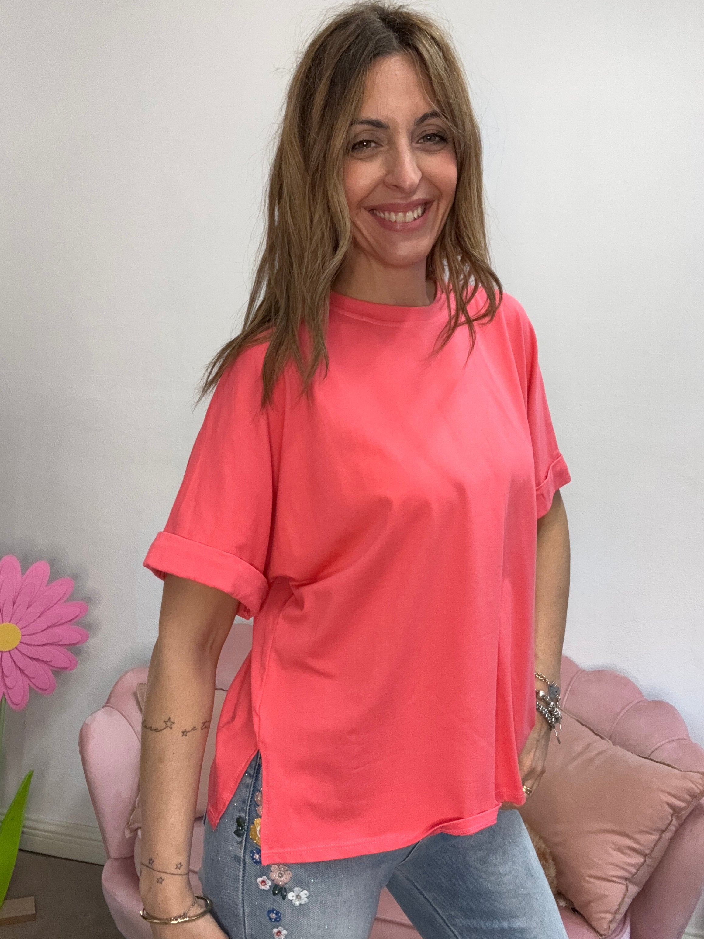 La T-shirt cotone con gli spacchetti