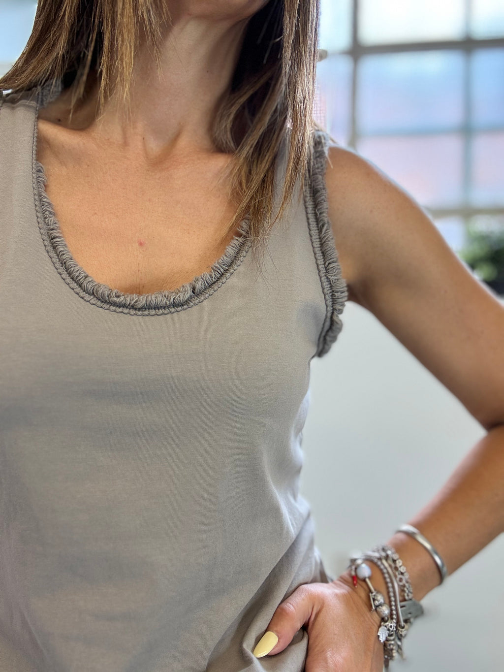 La canotta Ami con le frangette