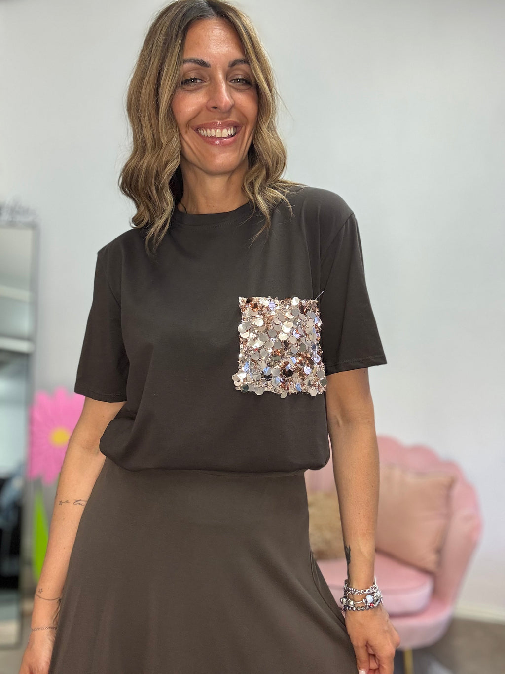 La t-shirt col taschino glitter