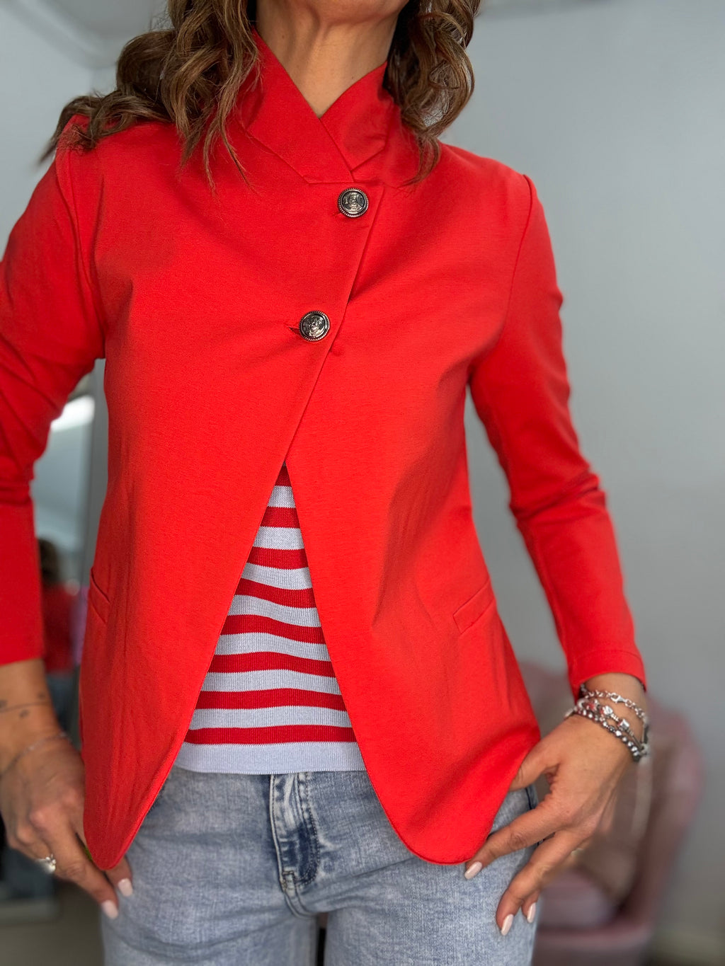 La giacca Pamela coi due bottoni