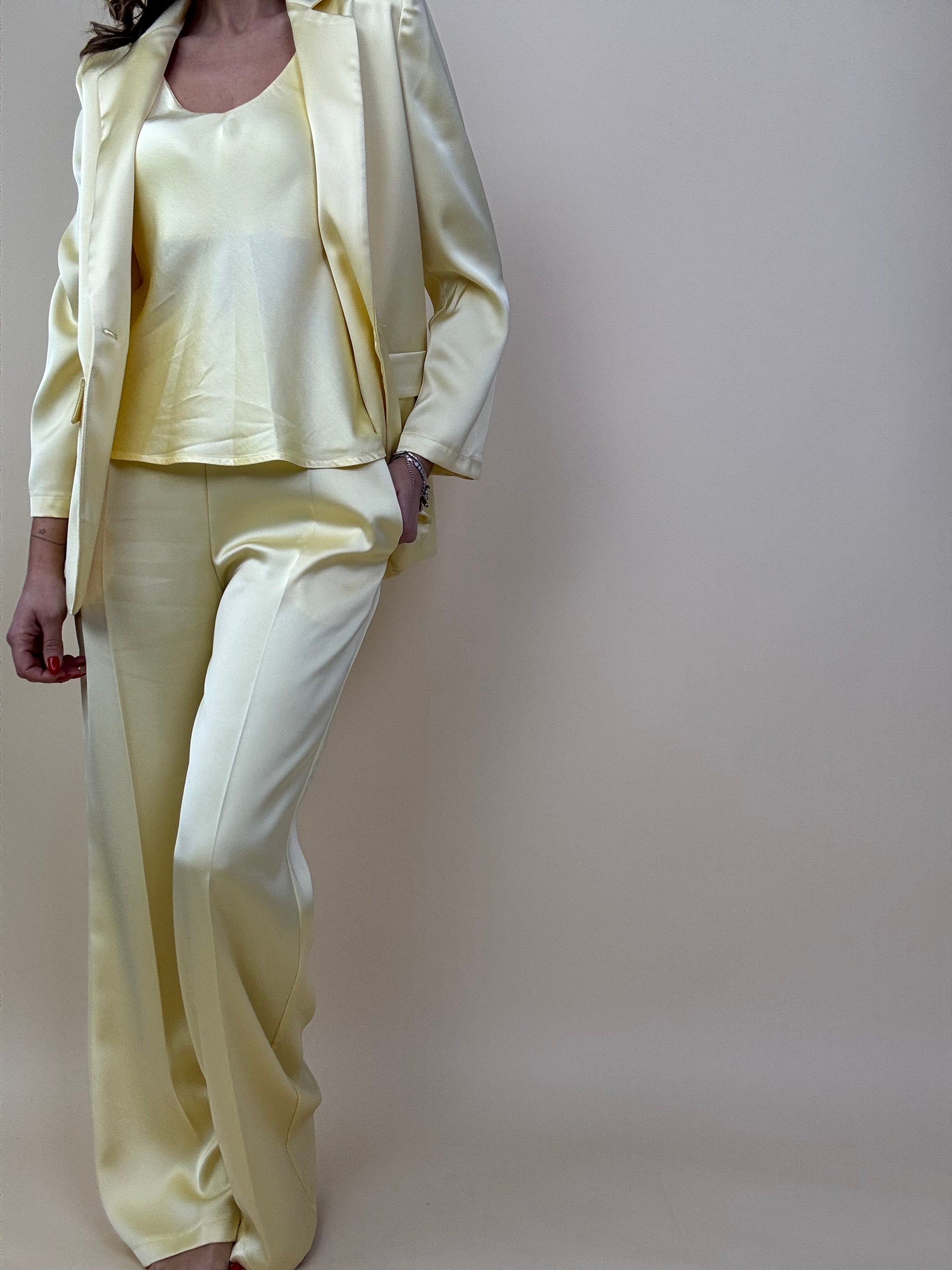 Il coordinato Delia in raso ( giacca e pantalone )