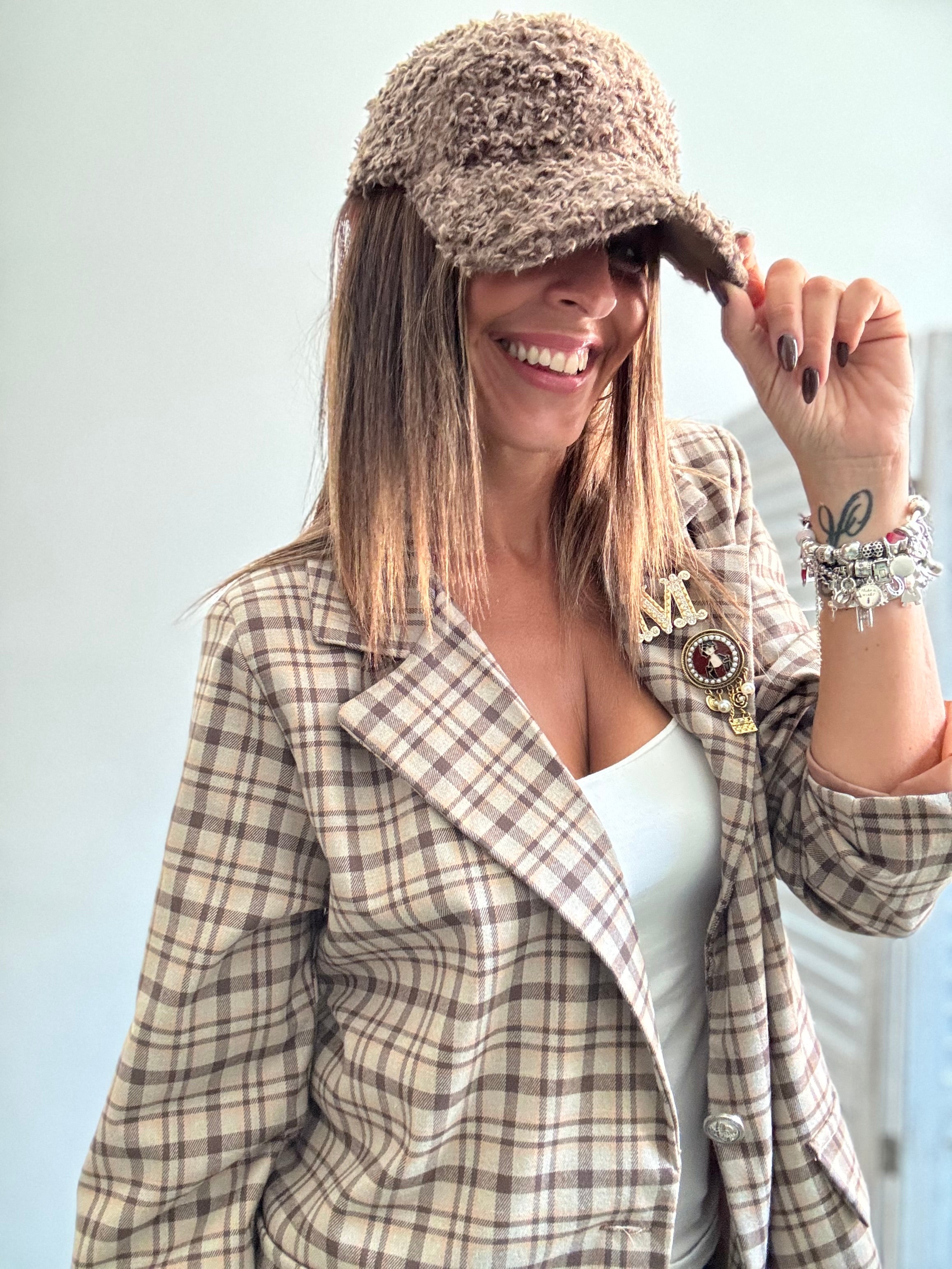 Il cappellino con la visiera boucle