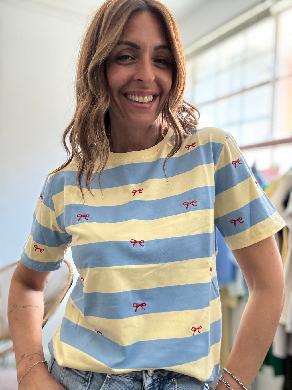 La t-shirt righe e fiocchetti