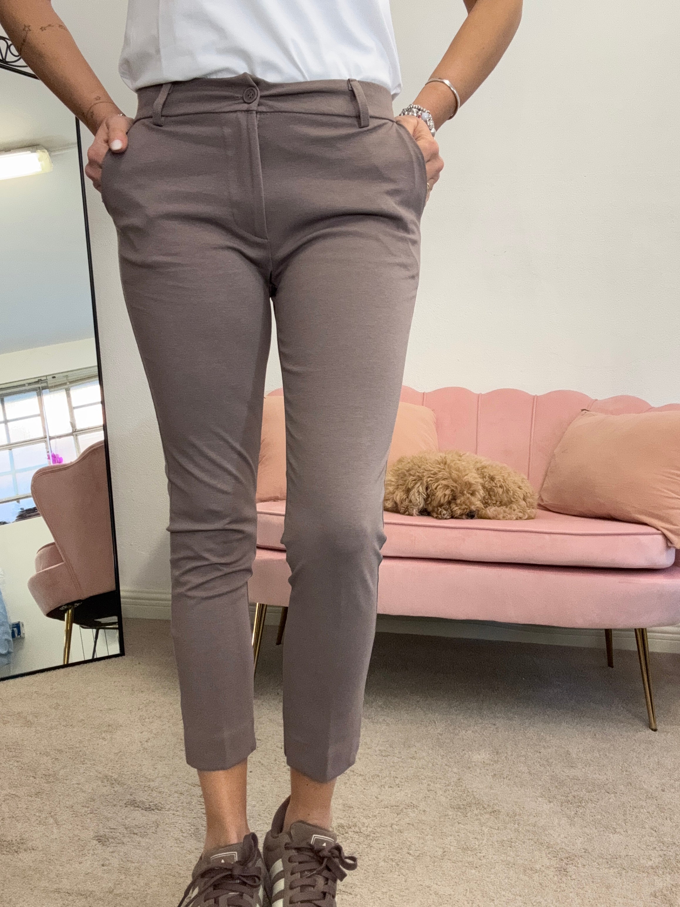 Il pantalone sigaretta punto Milano