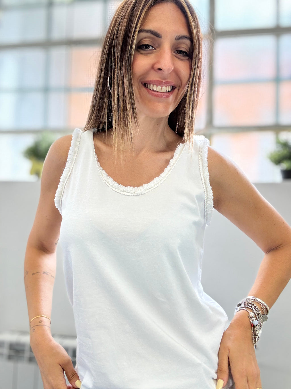 La canotta Ami con le frangette