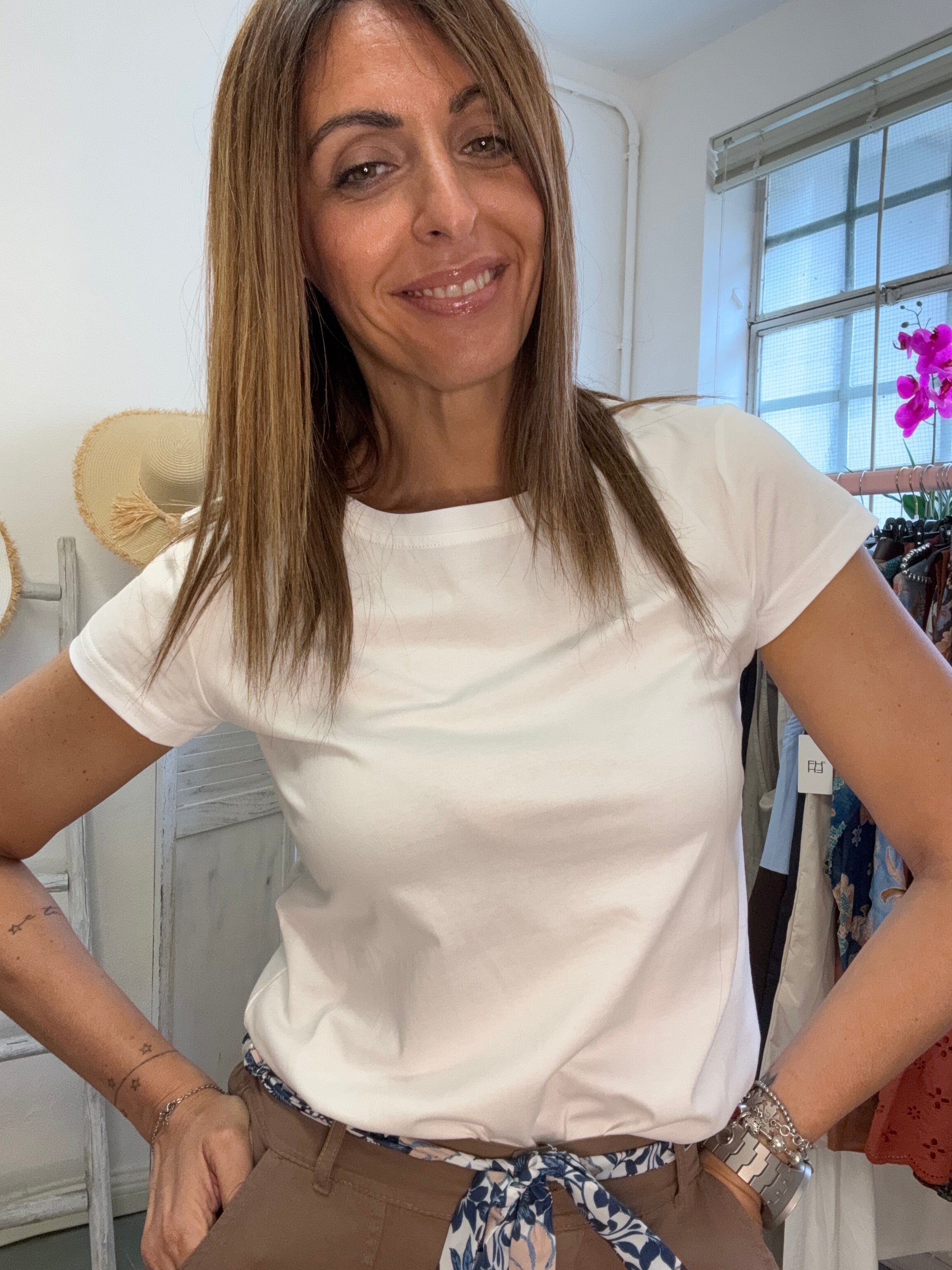 La t-shirt in cotone dai colori sbiaditi