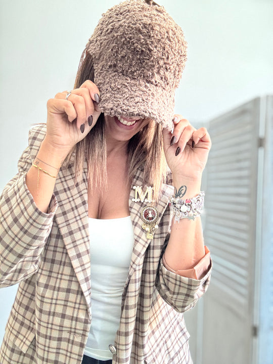 Il cappellino con la visiera boucle
