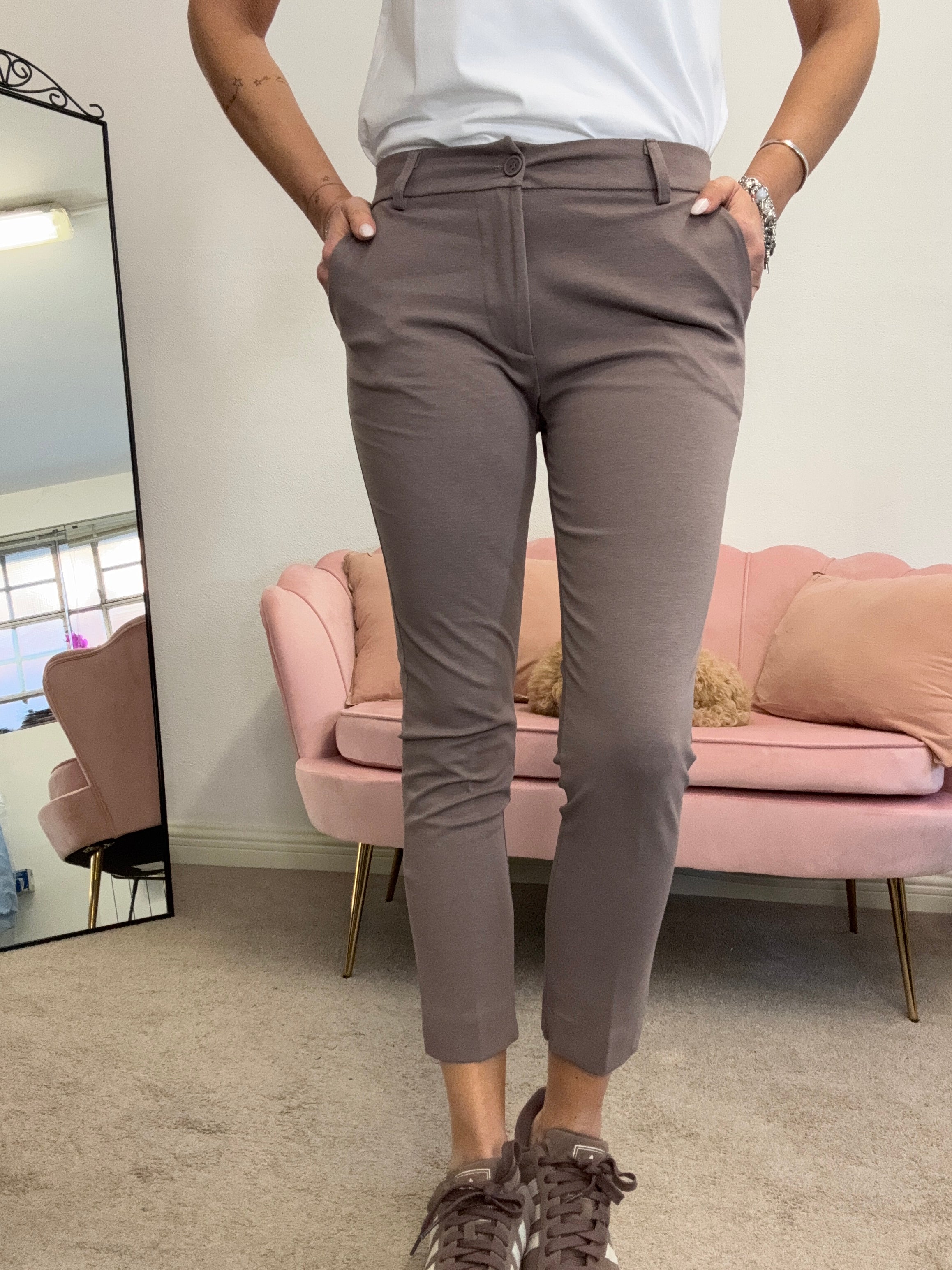 Il pantalone sigaretta punto Milano