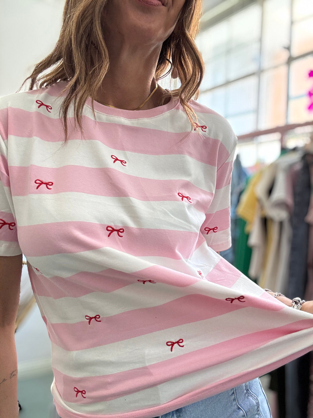 La t-shirt righe e fiocchetti