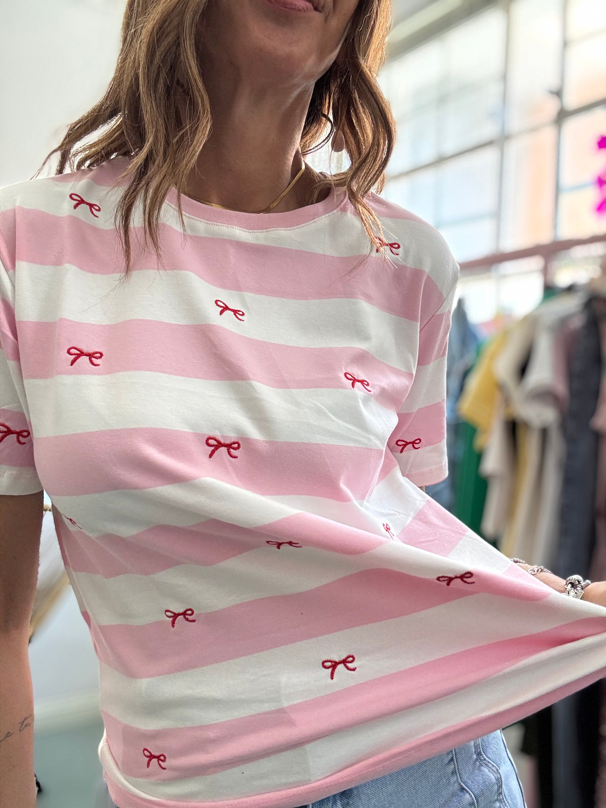 La t-shirt righe e fiocchetti