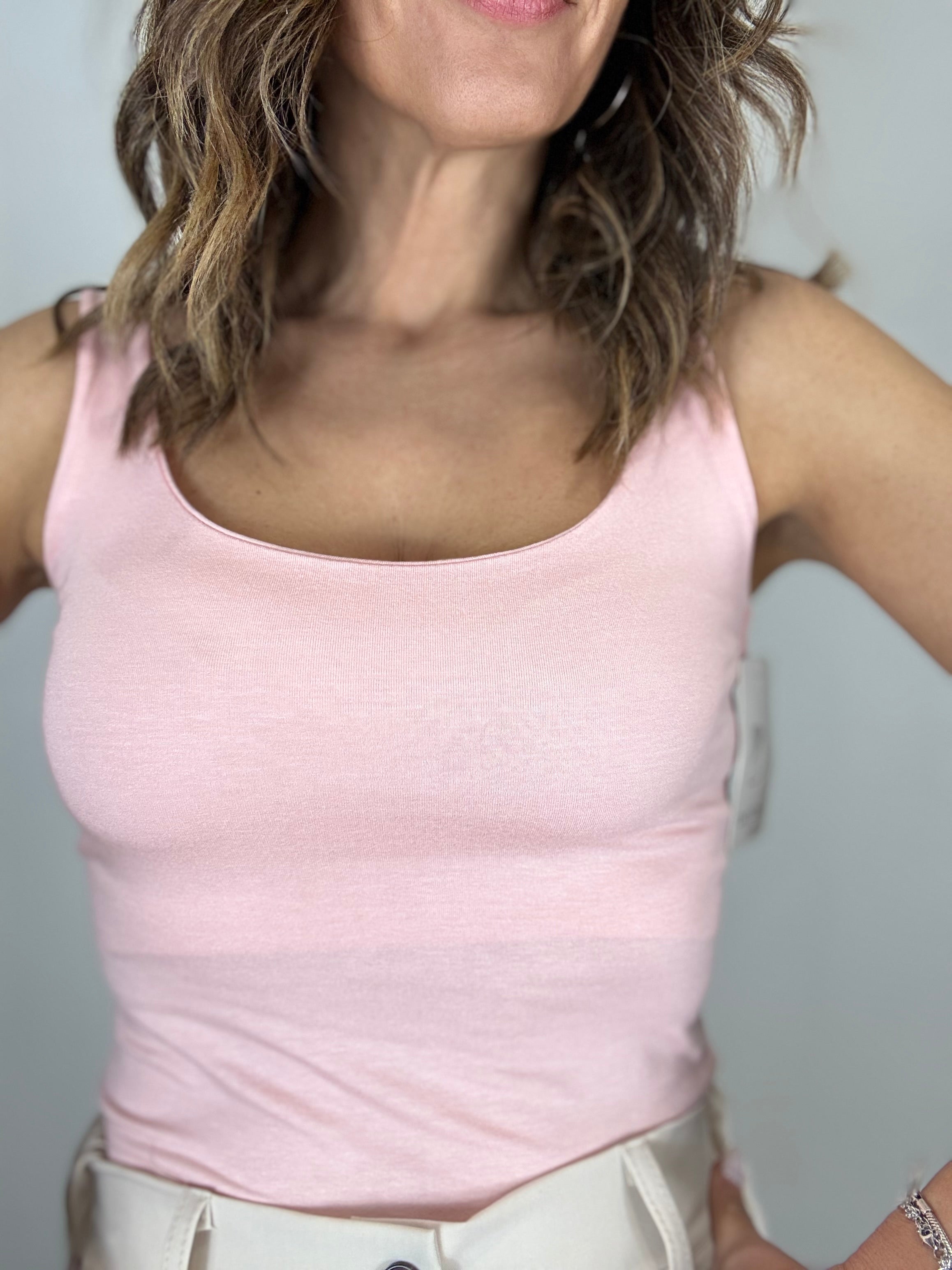 La canotta basica spalla larga ( tanti colori )