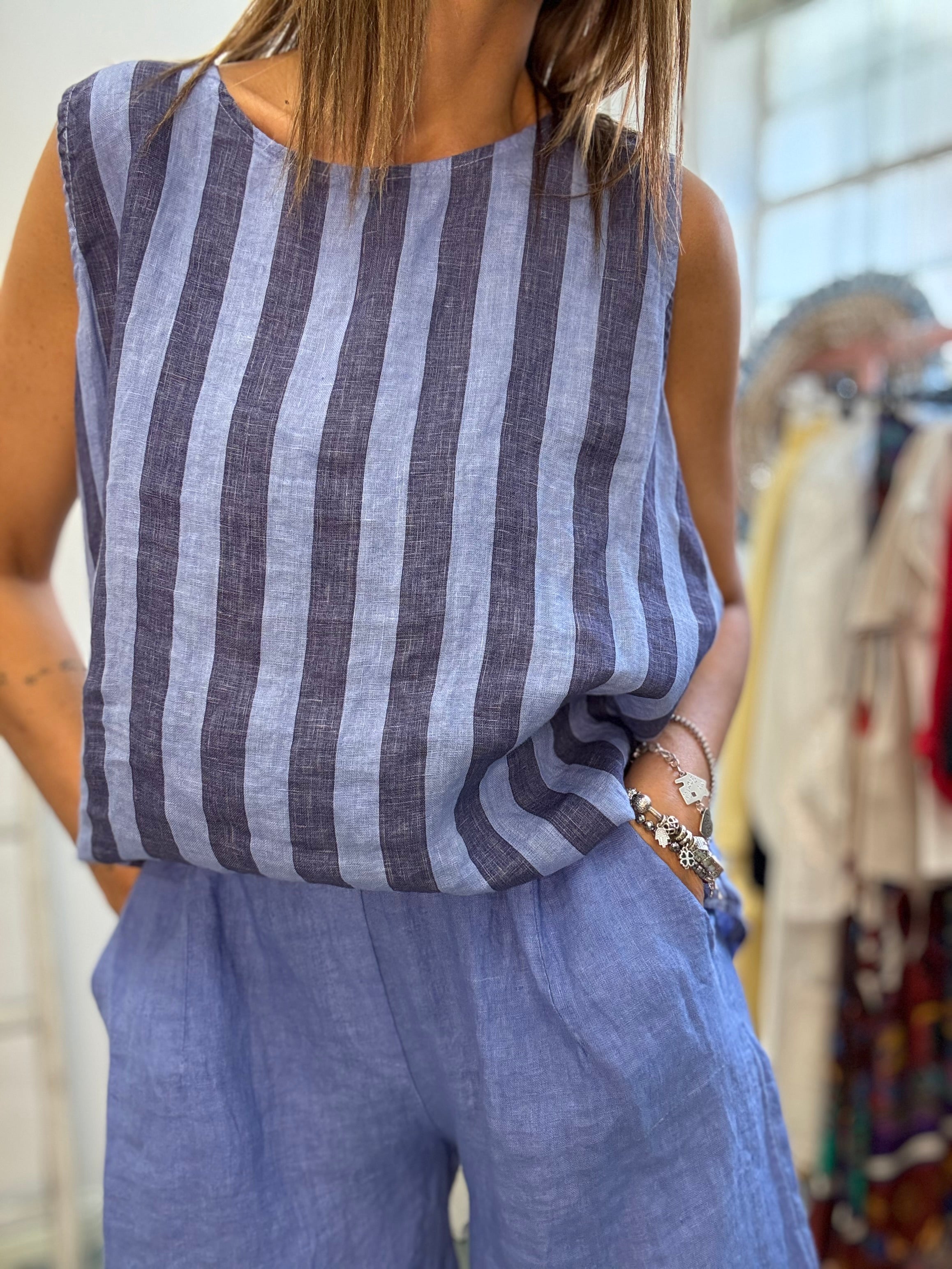 La blusa rigata di lino